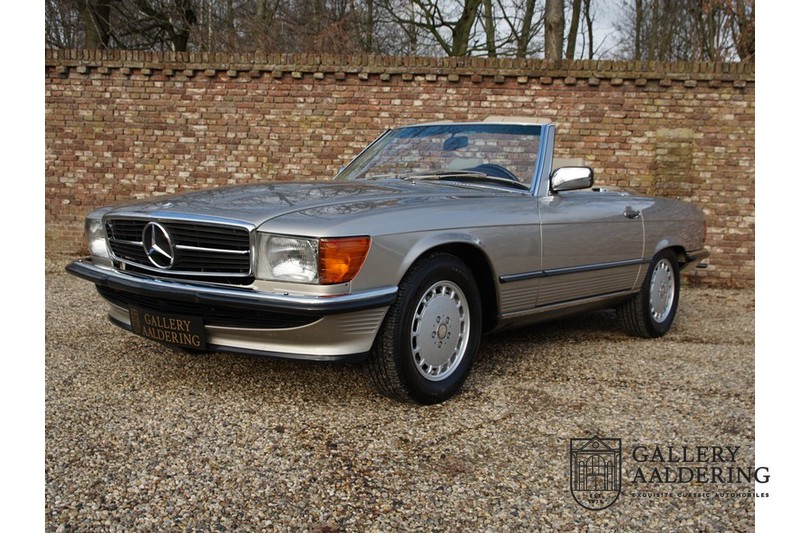 Mercedes Benz 560SL W107 1988