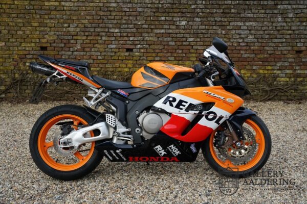 Honda CBR 1000RR Fireblade 2005