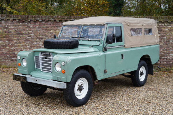 Land Rover 109 Series 3 Soft top 1978