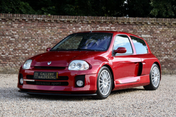 Renault Clio V6 Phase 1 “Rouge de Mars” 2002