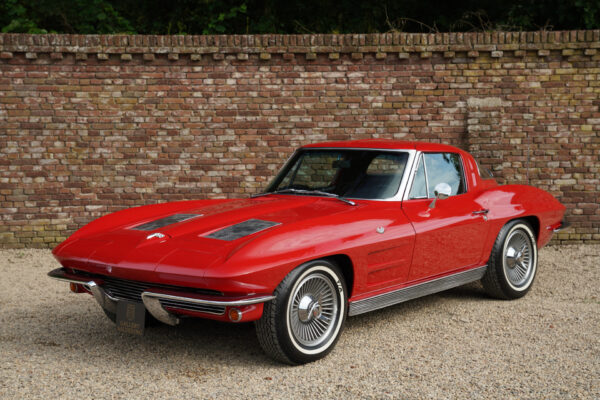 Corvette C2 Sting Ray mit geteilter Fensterscheibe, Baujahr 1963