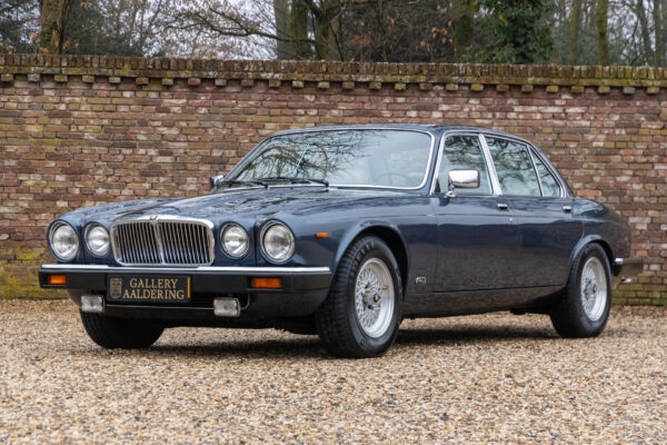 Jaguar XJ12 Sovereign “The timeless XJ series” 1987