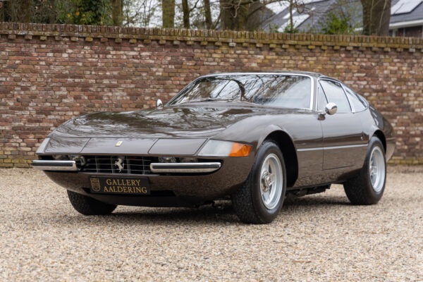 Ferrari 365 GTB4 Daytona “Matching numbers and colors” 1974