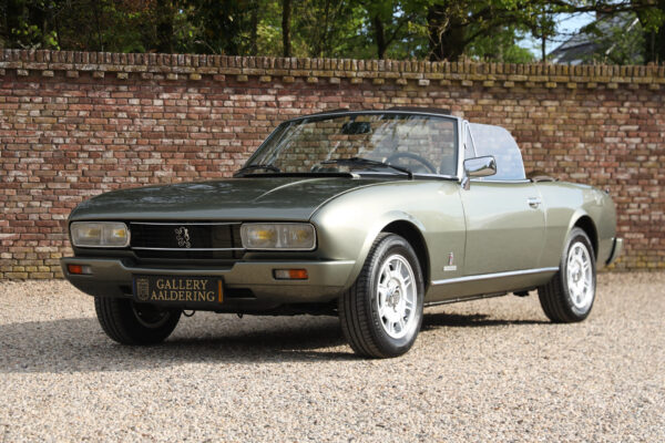 Peugeot 504 Cabriolet “Gris Fume métallisé” 1981