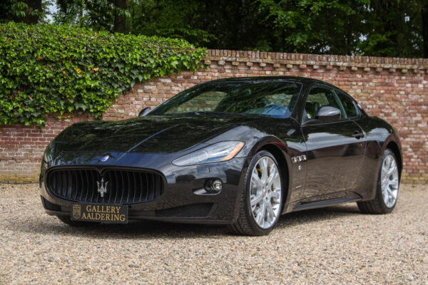 Maserati GranTurismo S “met de Ferrari-rode kleppendeksels” 2008