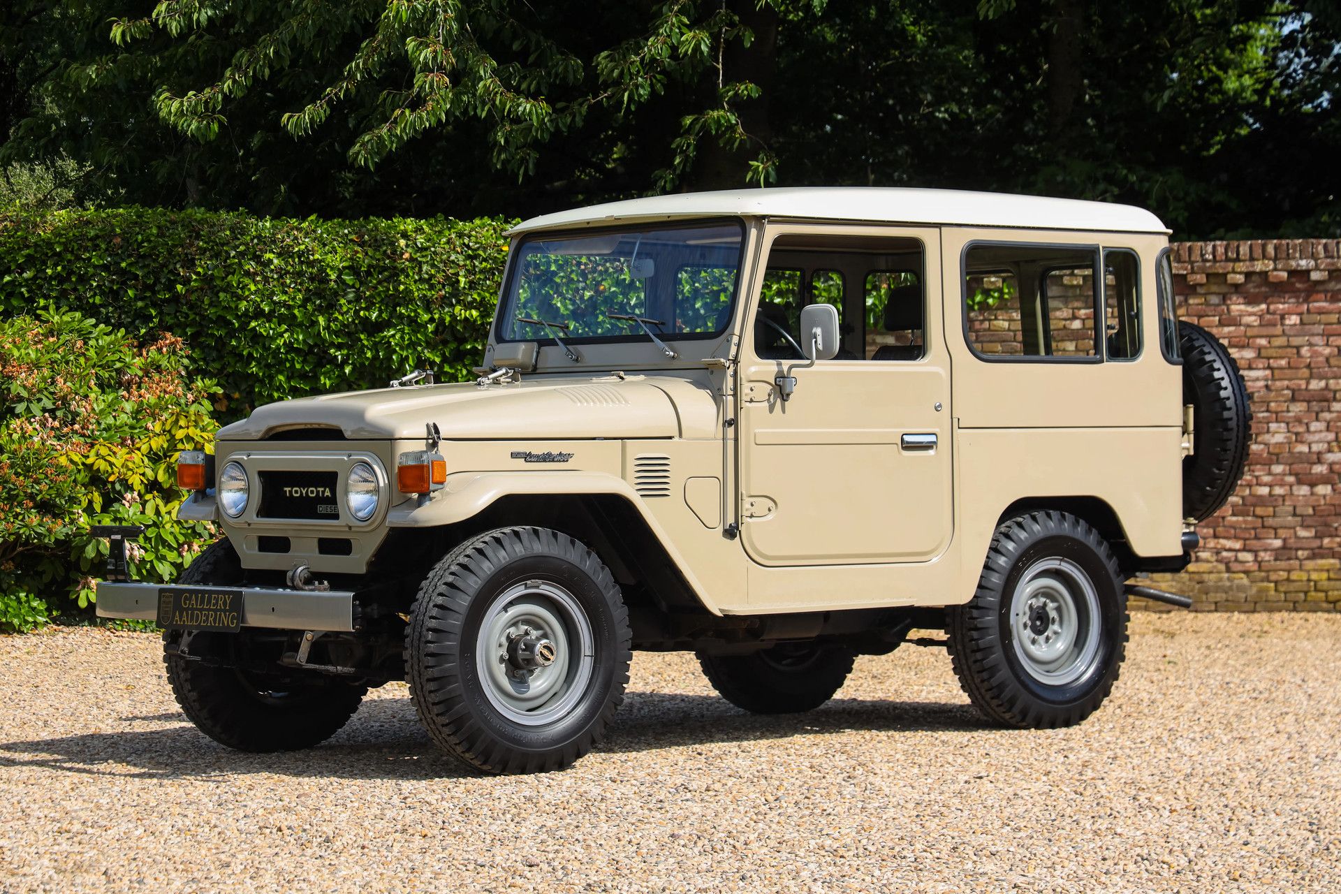 Toyota Land Cruiser BJ40 Hardtop “Gerestaureerd en herbouwd” 1977