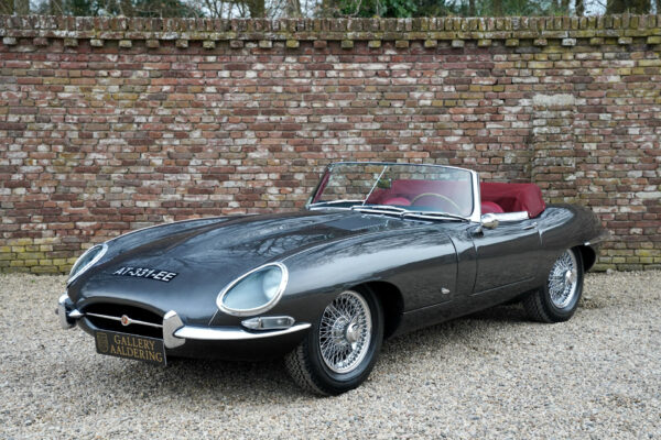 Jaguar E-type “Buiten Motorkap Slot” OTS Serie I 1961