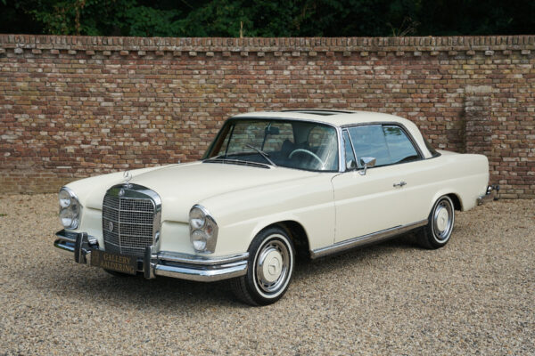Mercedes-Benz 280 SE Coupe “With the steel electric sliding sunroof” 1968