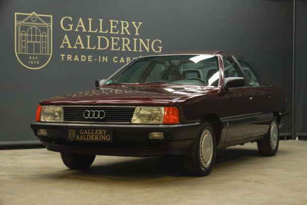 Audi 100 Quattro “The 5-Cylinder in Zyclamrot Metallic” 1990