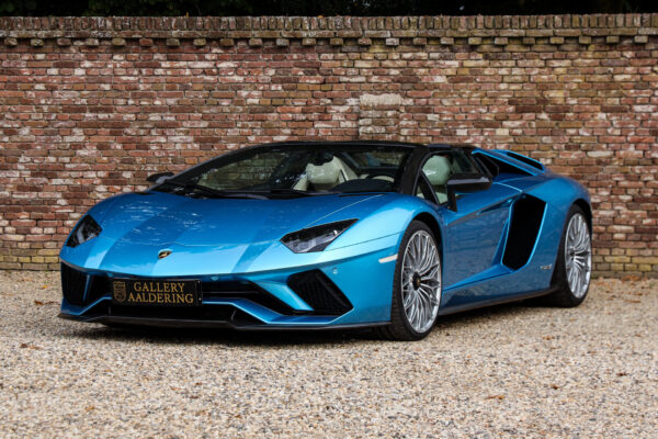 Lamborghini Aventador S Roadster “Blu Aegir over Bianco Polar” 2018
