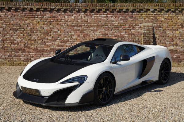 McLaren 675LT con opciones MSO y kilometraje de entrega. 2016