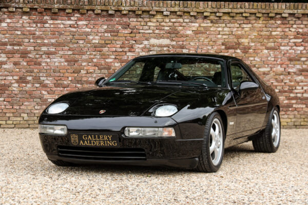 Porsche 928 GTS «Черный сверху, черный снизу», 1994 год.