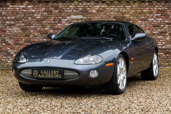 Jaguar XK8 4.2 Coupé “Leigrijs – XKR Optics” 2002