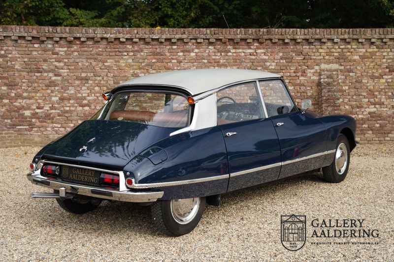 Citroën ID Break (1960) bleu monté-carlo & toit gris clair - SNC Citroën ID Break (1960) bleu monté-carlo & toit gris clair - SNC
