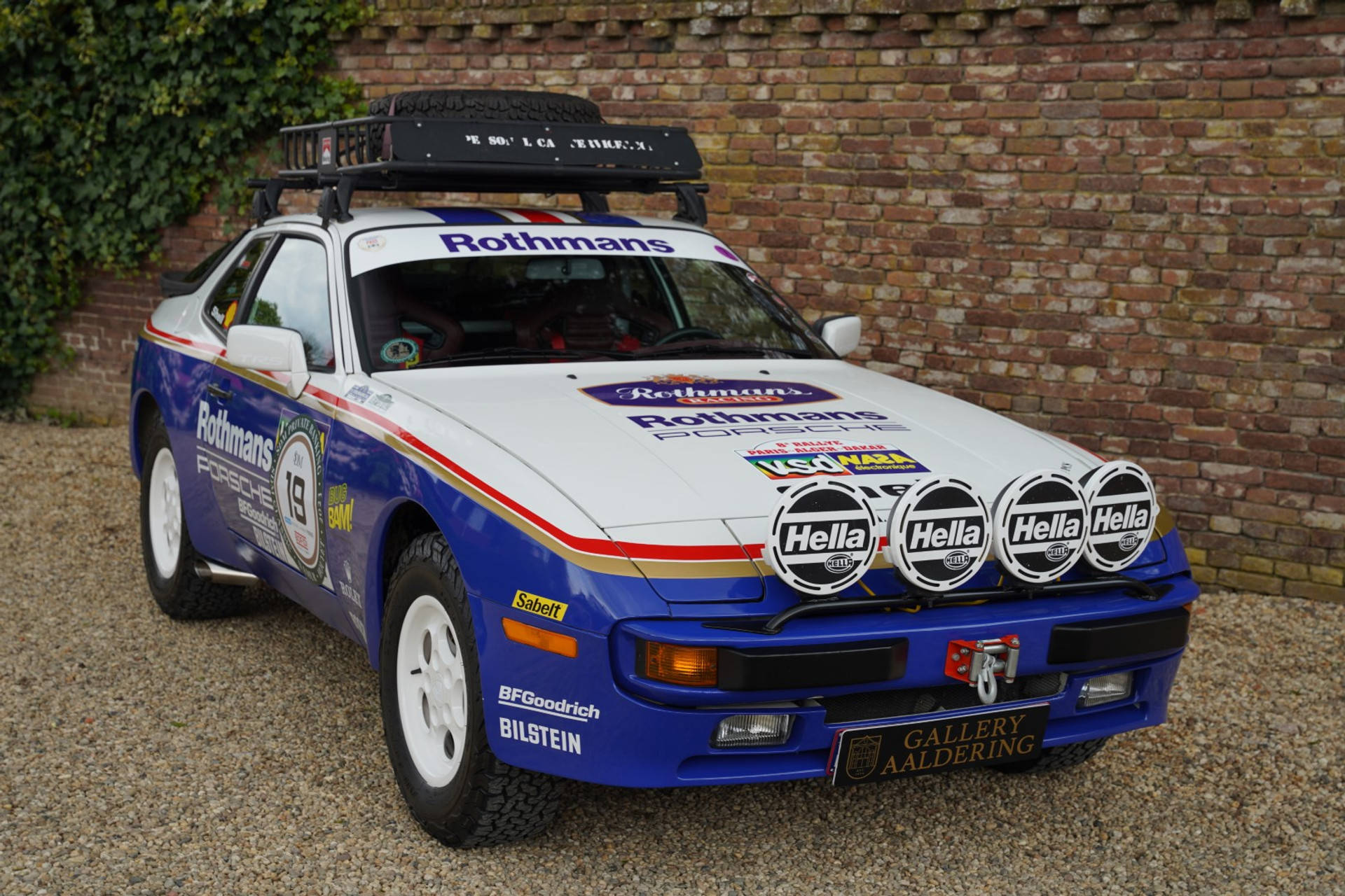 Porsche 944