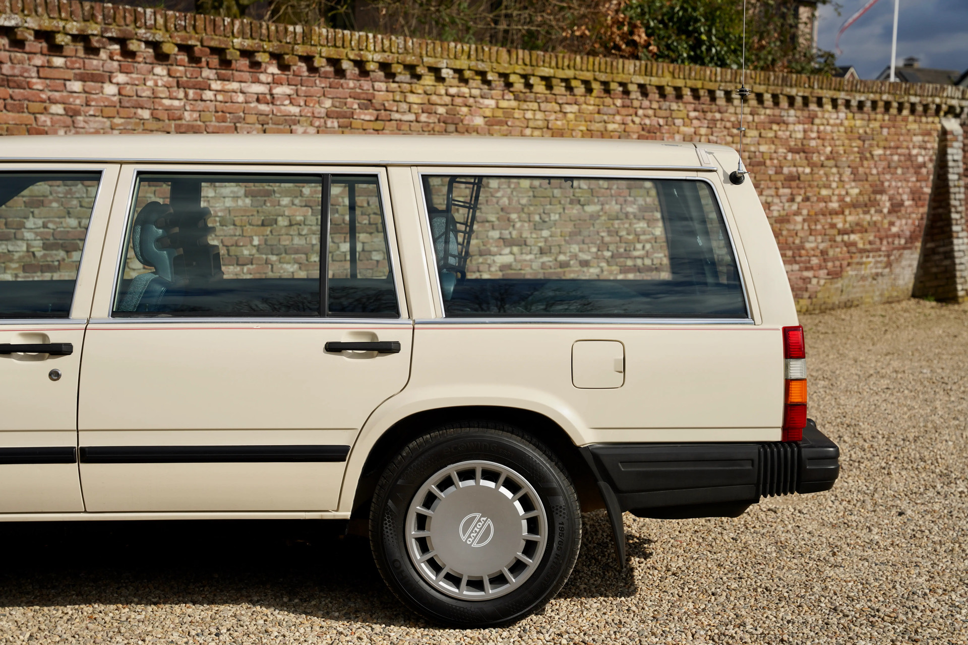 Volvo 745 GL 2 3 Station 1989 Gallery Aaldering volvo-745-gl-2-3-station-1989-gallery-aaldering