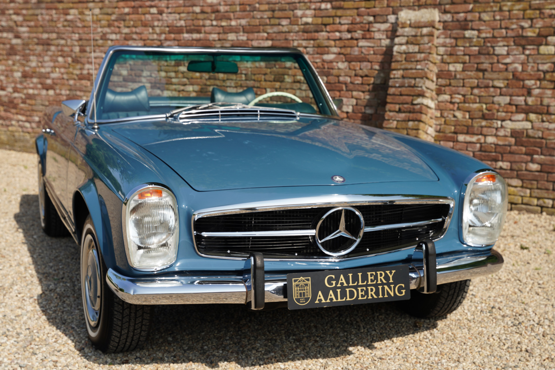 MERCEDES 280 SL Pagode W113 1968 Gris argent cuir bleu Schuco 1/18 450037300 EUR 99,00 - FR MERCEDES 280 SL Pagode W113 1968 Gris argent cuir bleu Schuco 1/18 450037300 EUR 99,00 - FR