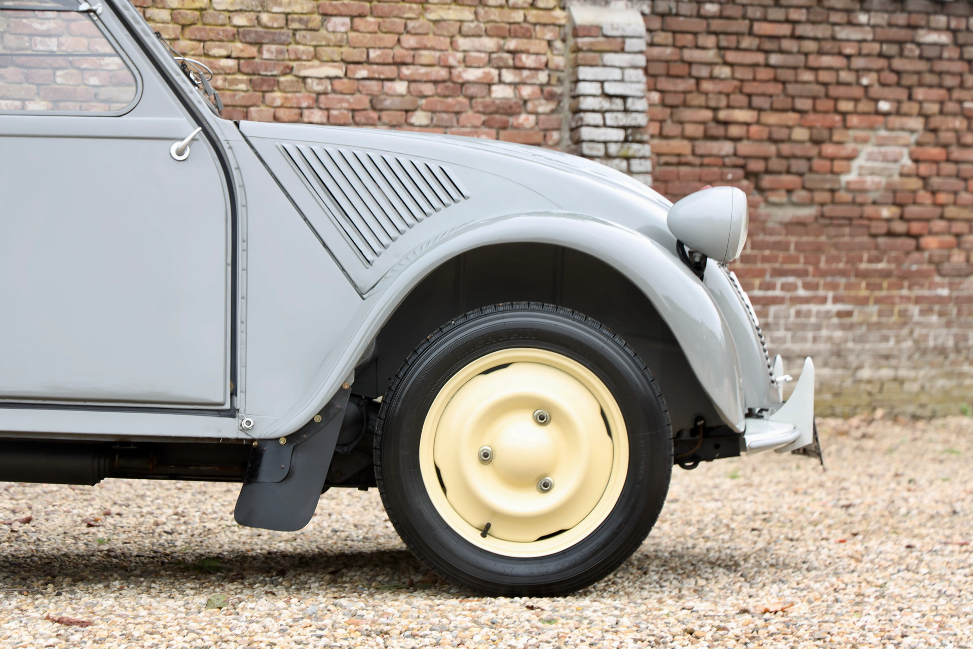 Nouvelle série limitée de Norev : La Citroën 2CV 1974 Vert Palmeraie à Nouvelle série limitée de Norev : La Citroën 2CV 1974 Vert Palmeraie à