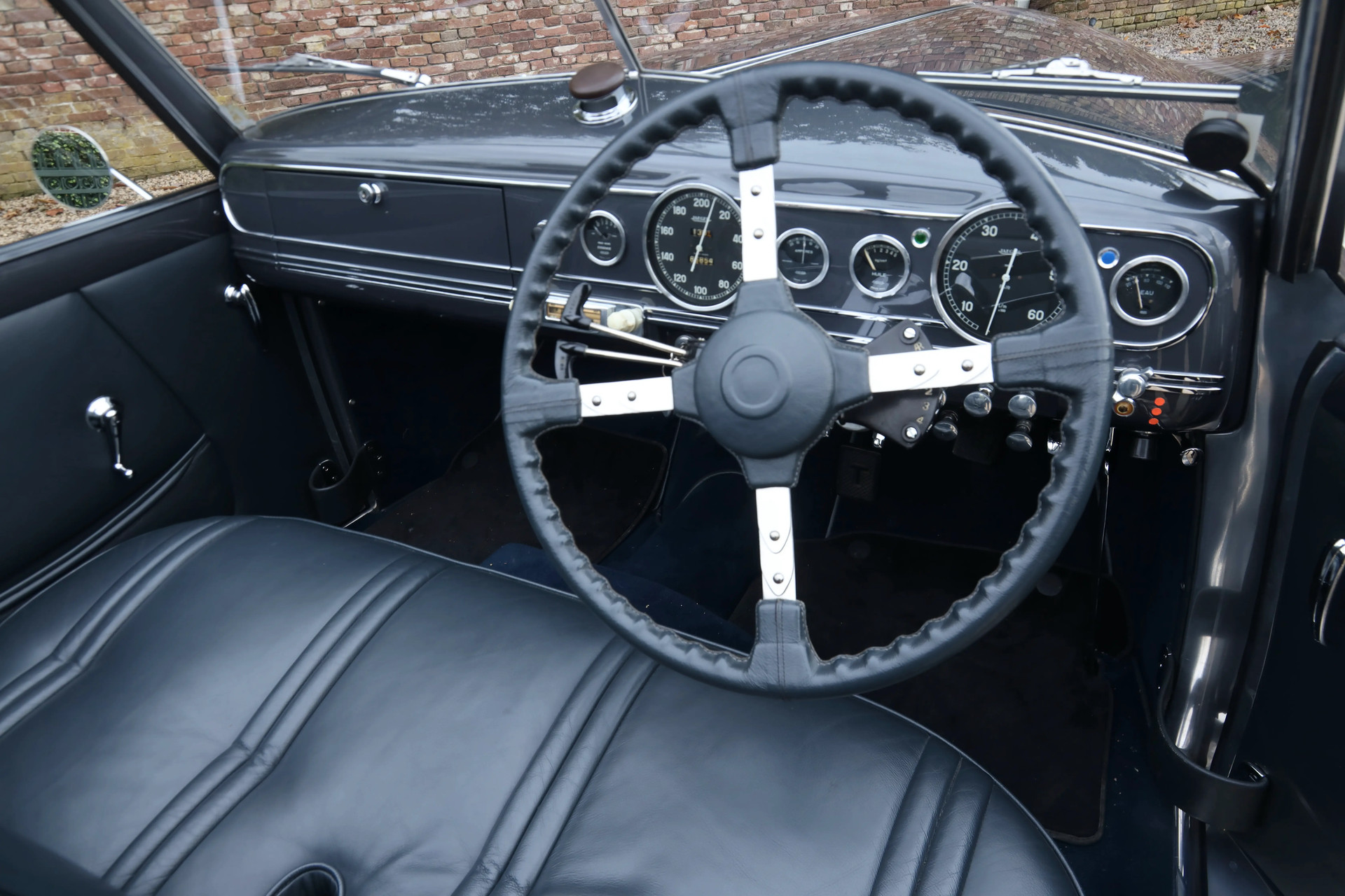 Talbot Lago Instrument Talbot Lago T26 Record Cabriolet von Graber „Außergewöhnliche ...